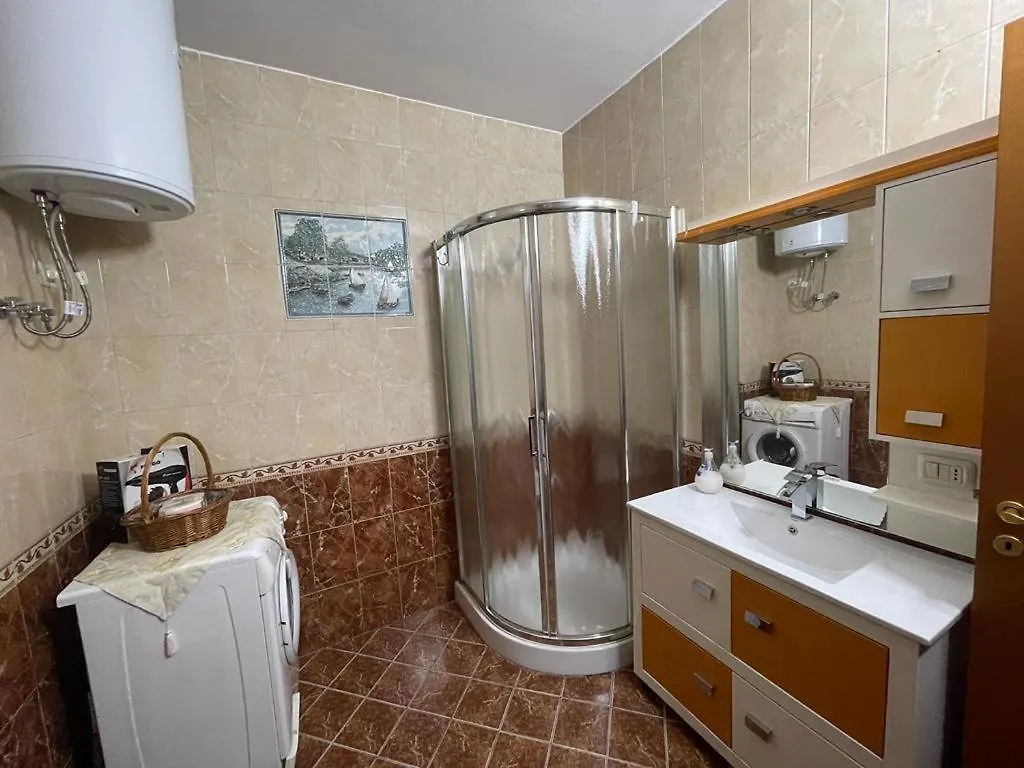 Cozy 1-Bedroom Near The Center Of Tirana. 0*, Tirana